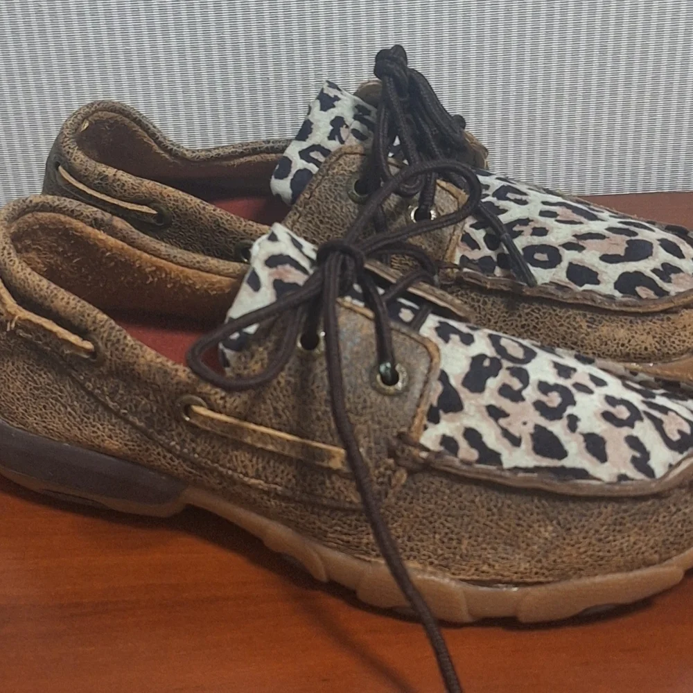 Twisted X Leopard Print Leather Boat Shoes with Brown Accents Sz. 1M